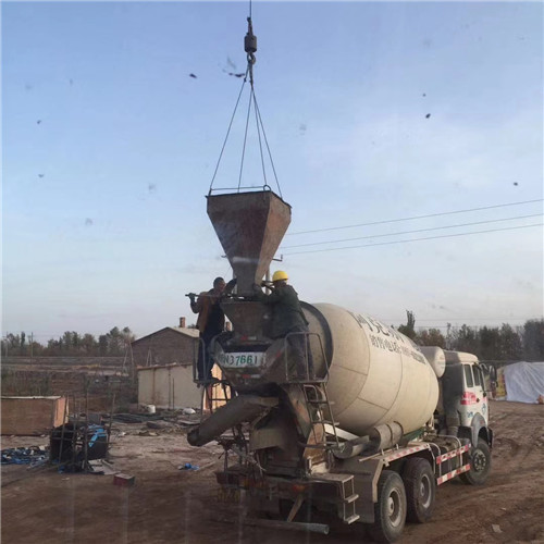 洪雅县“精准瞄准”—— 吊车的 “定位导航” 技术