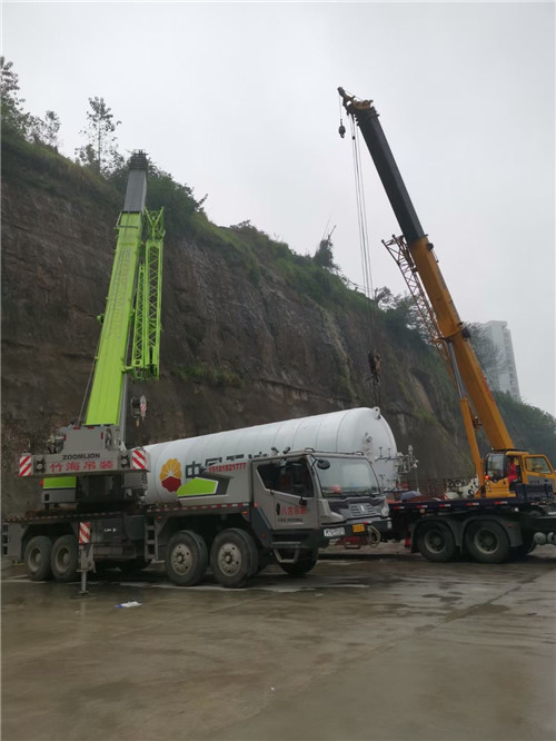 洪雅县“不怕风雨冻”—— 吊车的 “恶劣环境适应” 技术
